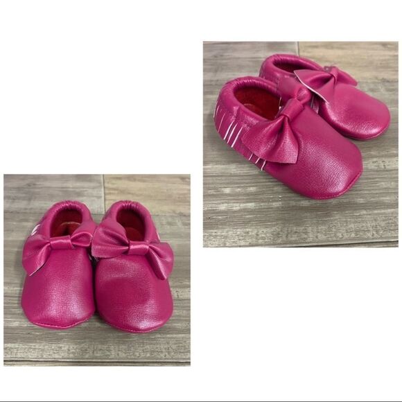 Romirus Baby Magenta Fringe Moccasin Bow Baby Shoe - Picture 2 of 2